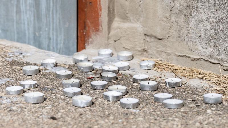 A komáromi gyilkosság színhelye: a tragédia e falak között zajlott. A fotók egy sötét múltat idéznek, melyek a ház titkait őrzik.