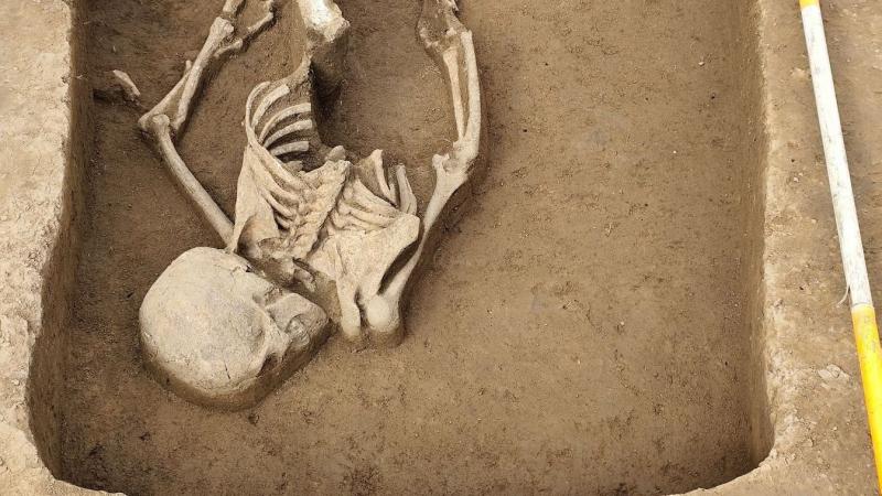 Fantasztikus felfedezés Tokaj szívében: egy 1500 éves rejtély bontakozik ki az Aranysas szálló udvarán, ahol régészek egyedülálló leletre bukkantak.