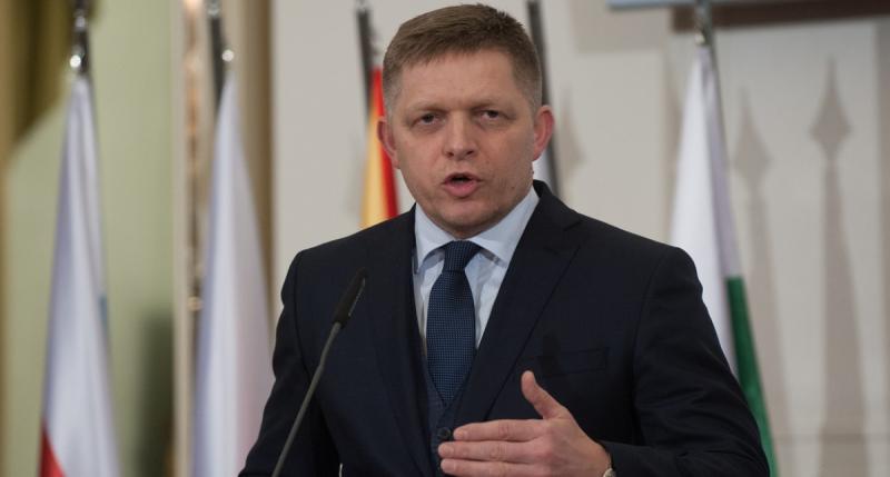 Robert Fico újévi beszédében focis hasonlattal élt, amikor azt mondta, hogy az ország jövője olyan, mint egy mérkőzés, ahol minden játékosnak megvan a szerepe, és csak együttműködéssel érhetik el a győzelmet. Azt hangsúlyozta, hogy a csapatmunka és az öss