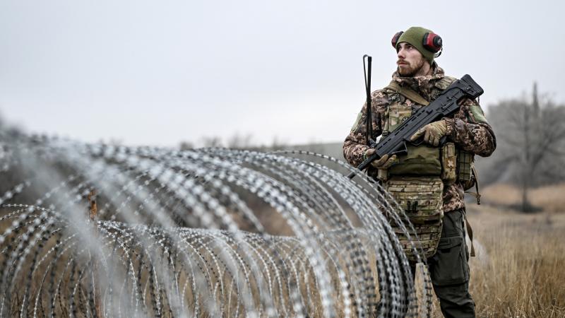 A héten fontos fejlemények várhatók, amelyek meghatározhatják az ukrajnai konfliktus kimenetelét. Lehetséges, hogy Oroszország jelentős előnyökre tehet szert a helyzet alakulásával.