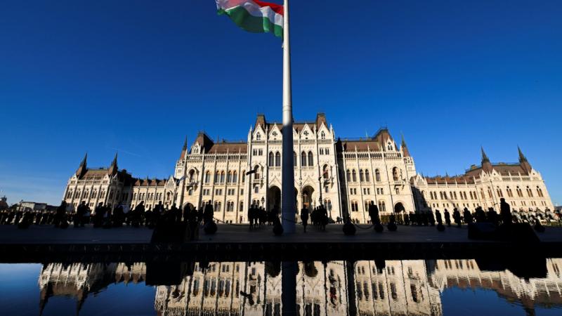 Még egy év a zűrzavarban: hivatalosan is megerősítették, hogy a Kossuth téri építkezés újabb halasztásra kerül - Pénzcentrum