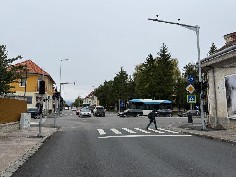 Sürgősen kivitelezett táblák miatt áldozatául esett a forgalom a sepsiszentgyörgyi utcákban.