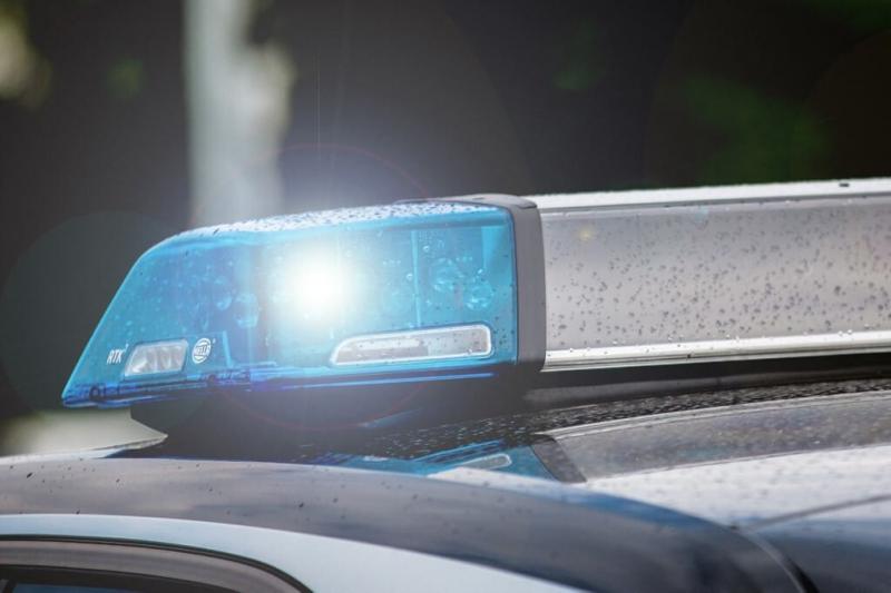 Egy miskolci férfi különös módját választotta feleségkeresésének: prostituáltakhoz fordult, ám a dolog nem várt fordulatot vett. A gyanútlan férfi hamarosan áldozattá vált, amikor a kereslet és kínálat találkozásában kirabolták. Az esemény felhívja a figy