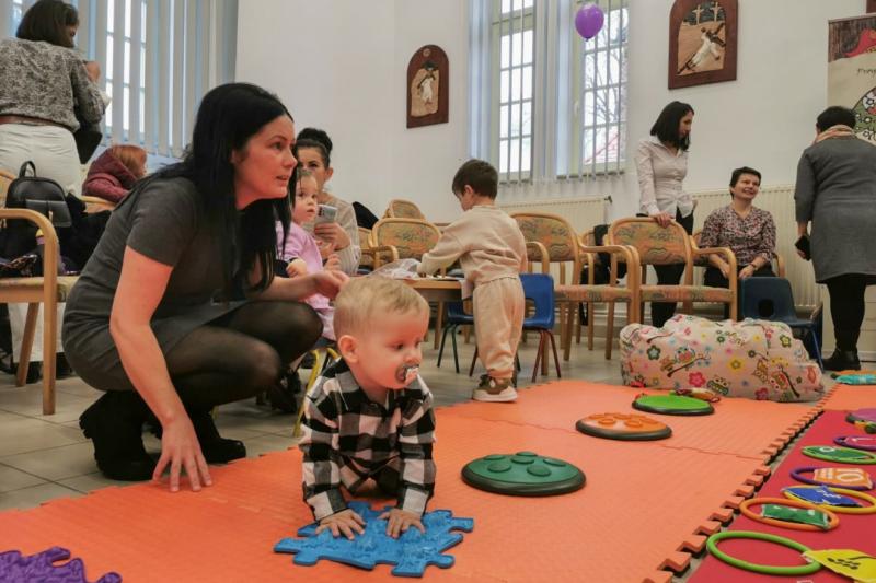 Mire van szüksége a koraszülötteknek? - Kis hősök nagy napja Csíkszeredában

A koraszülöttek világában minden nap egy új kihívás és egy új lehetőség. Csíkszereda szívében rendezett „Kis hősök nagy napja” esemény célja, hogy felhívja a figyelmet ezekre az 